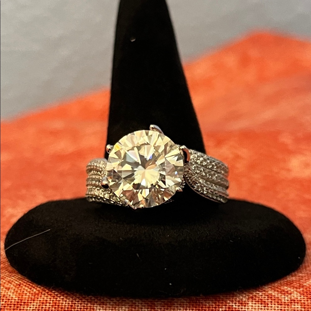 Dazzling 925 Women's Moissanite 5ctw Center Sz 9 (Rhodium over)